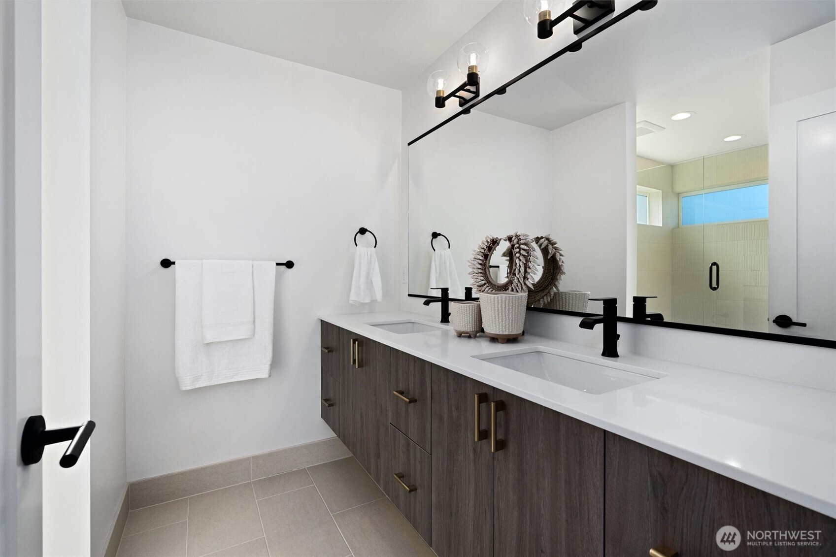 2214 Broadway E Unit: B