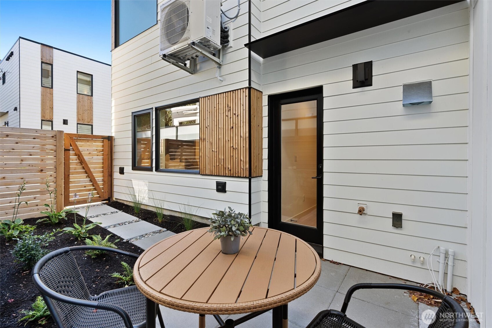 2214 Broadway E Unit: B