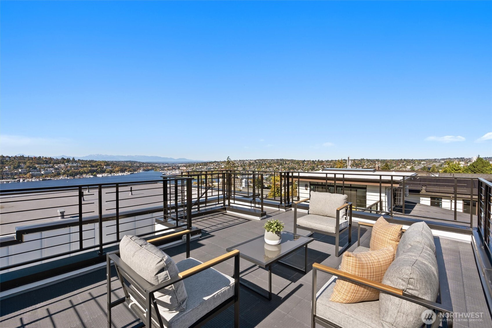 2214 Broadway E Unit: B