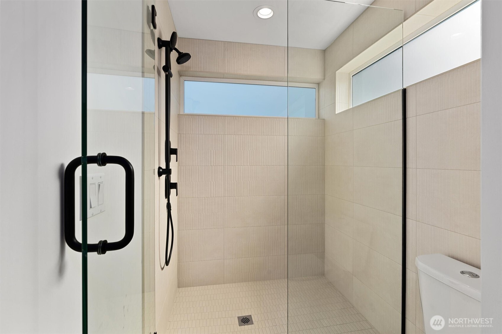 2214 Broadway E Unit: B