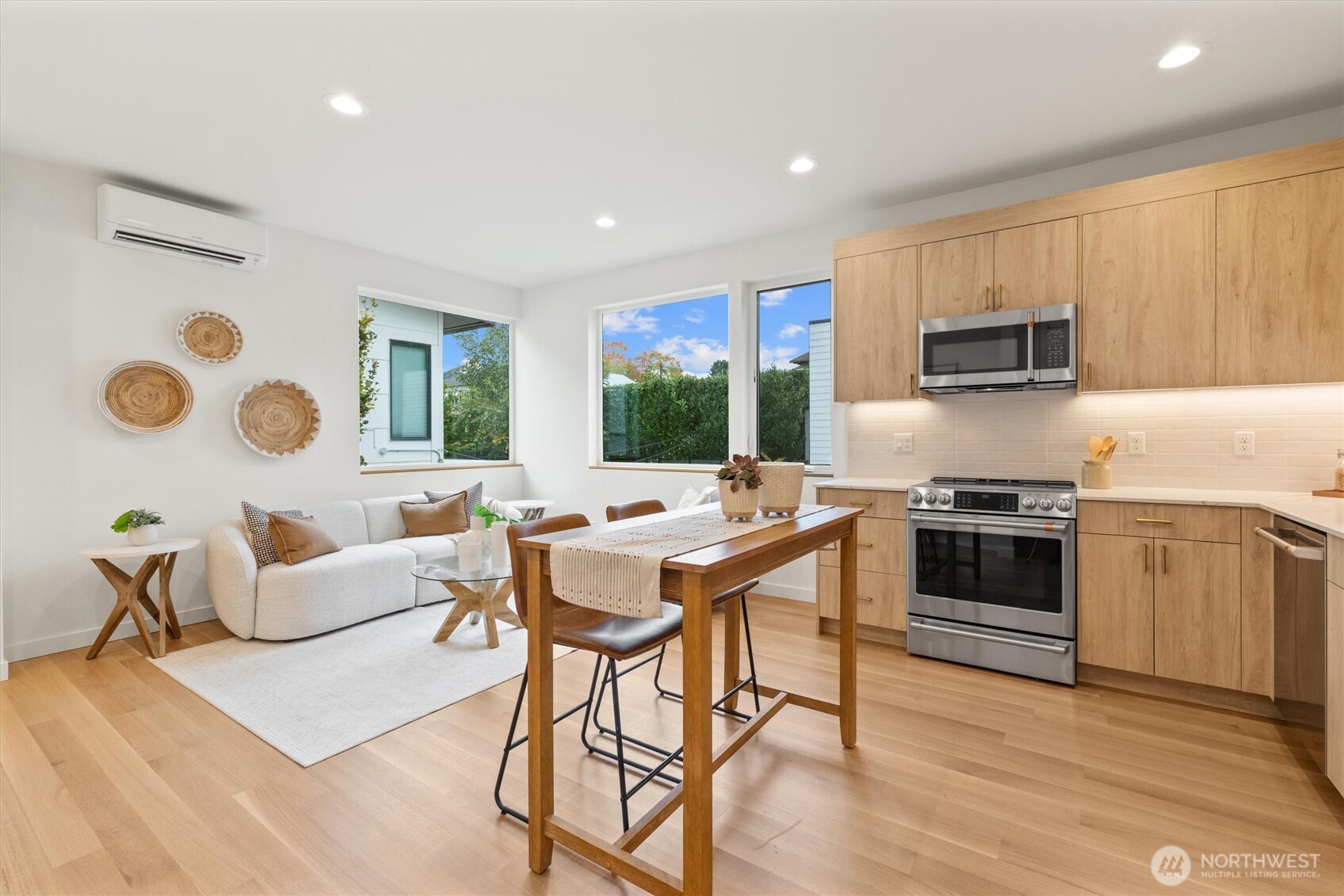 2214 Broadway E Unit: B