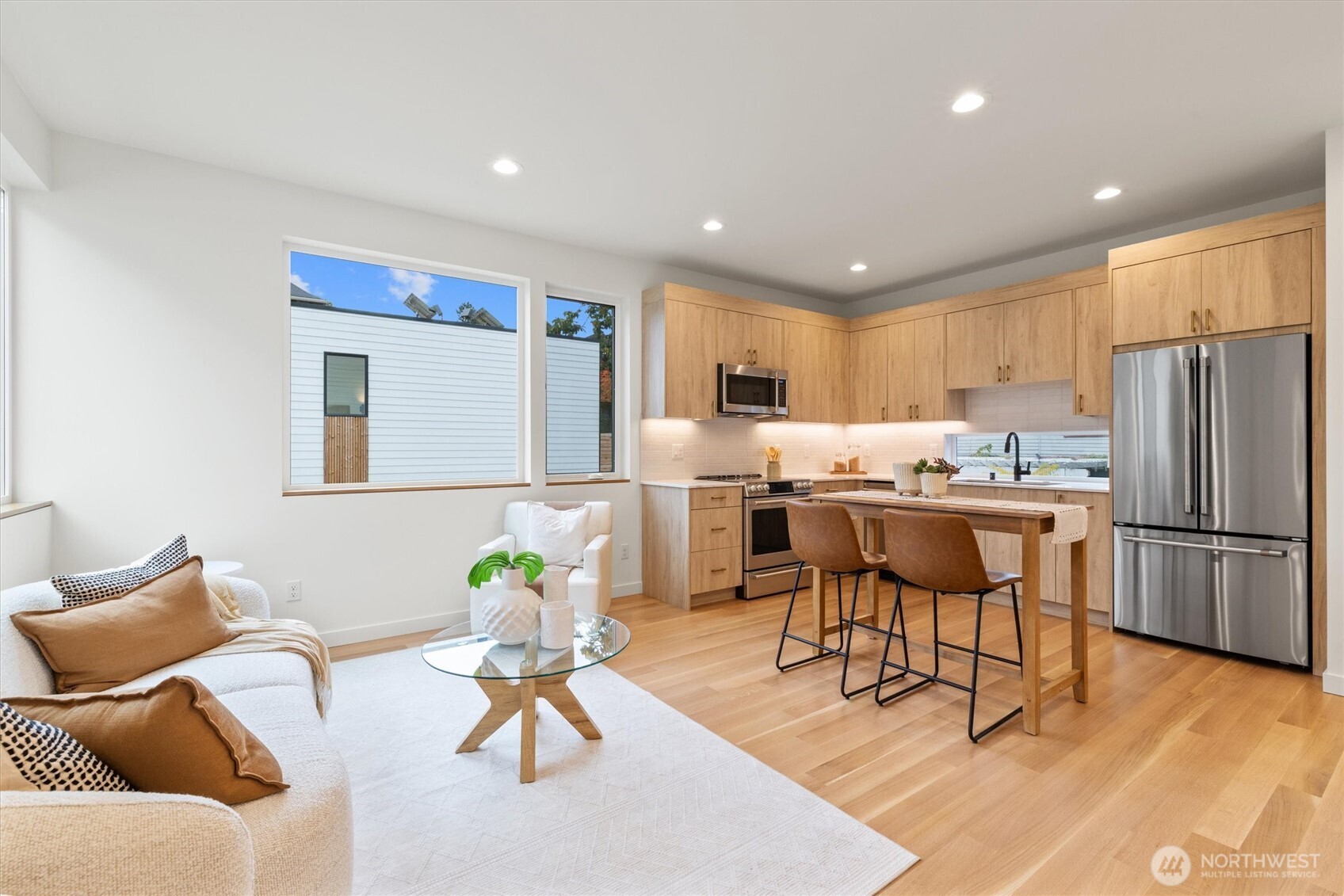 2214 Broadway E Unit: B
