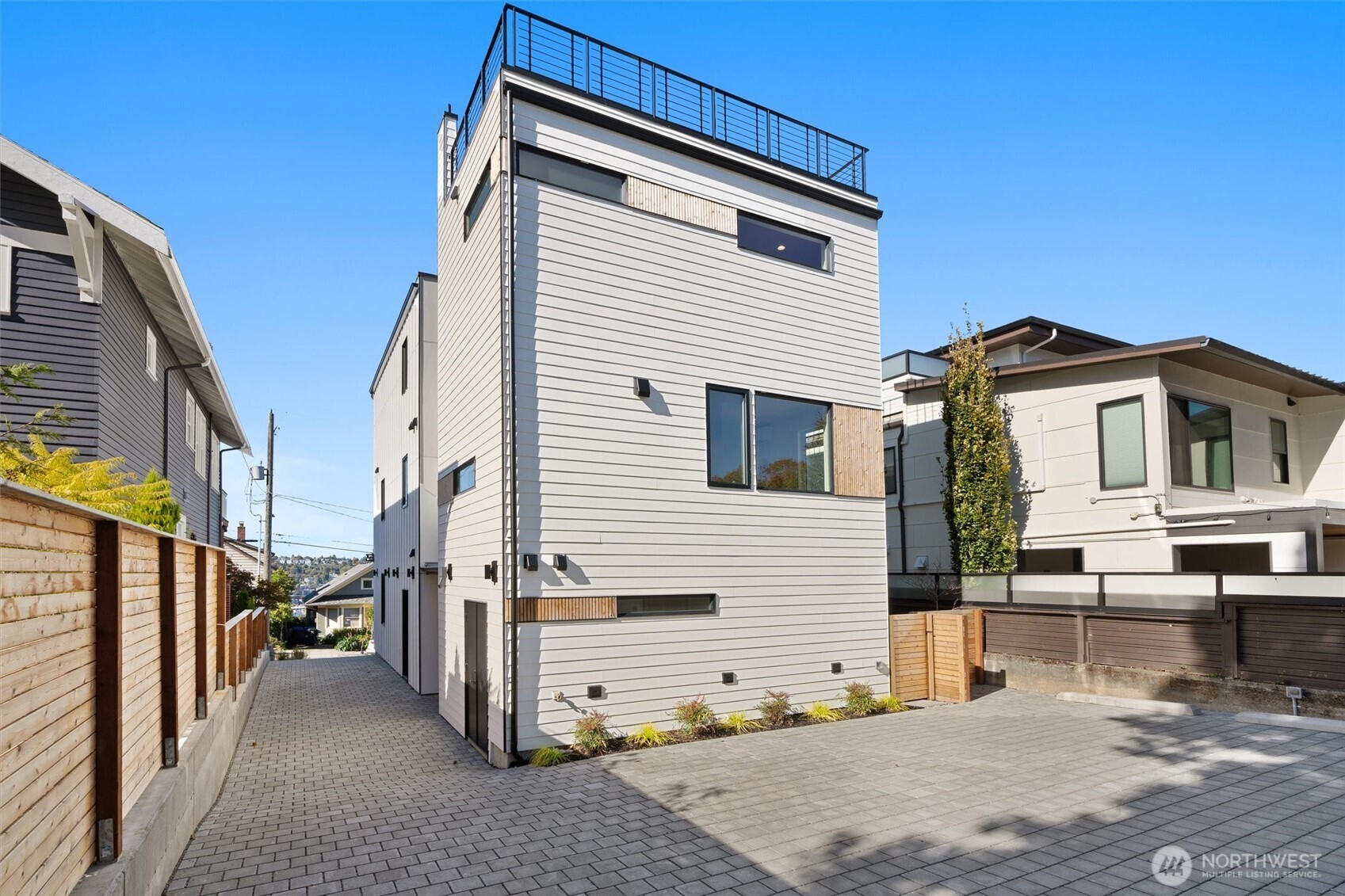 2214 Broadway E Unit: B