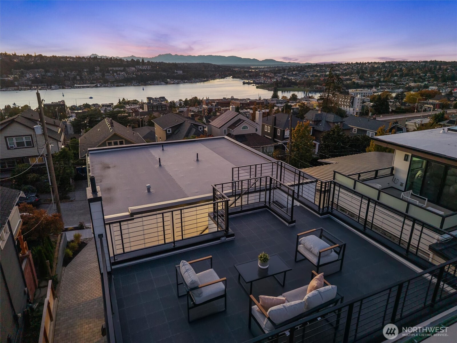 2214 Broadway E Unit: B