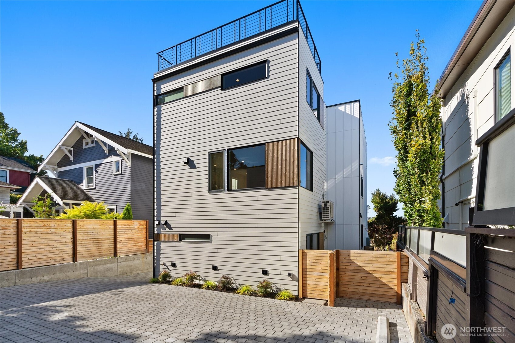 2214 Broadway E Unit: B