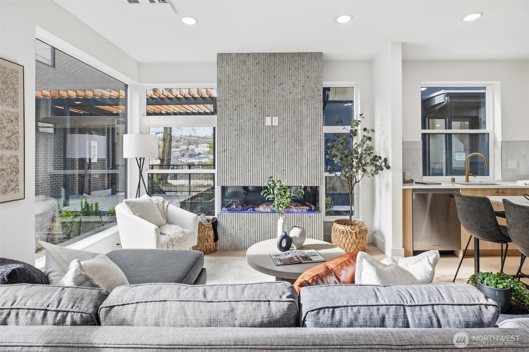 2012 Fairview Avenue E Unit: B