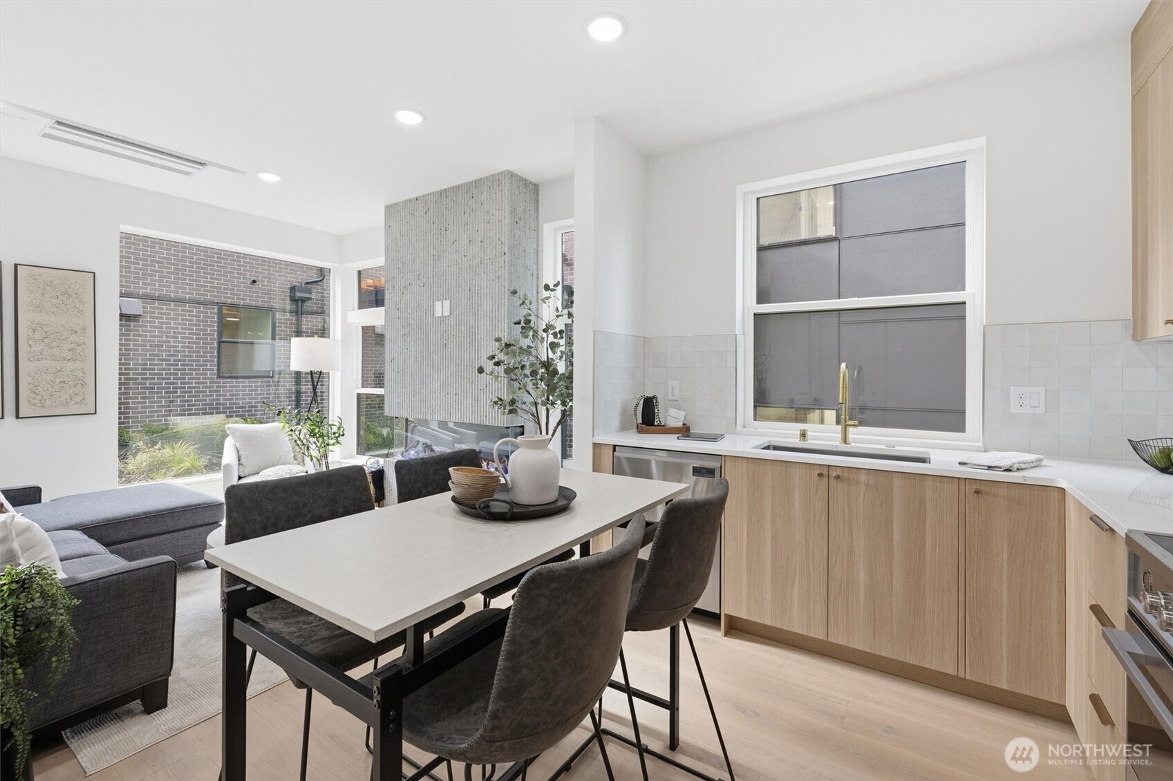 2012 Fairview Avenue E Unit: B