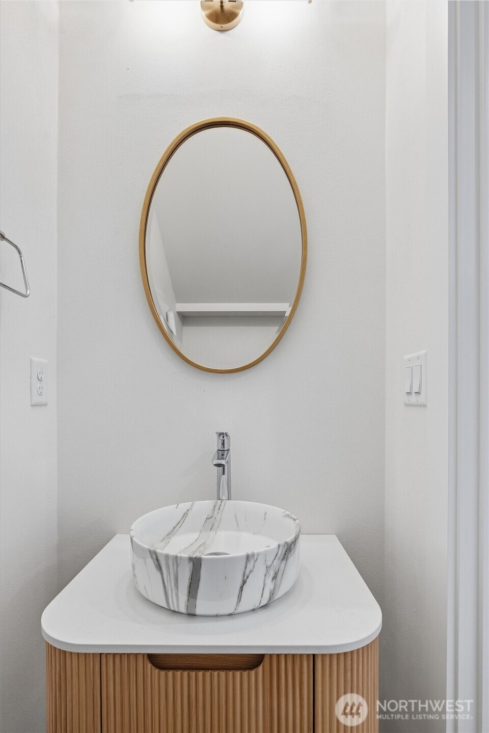 2012 Fairview Avenue E Unit: B