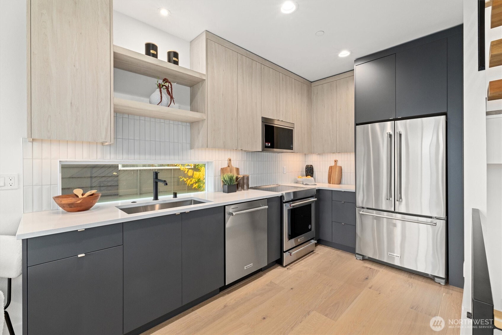 2011 Dexter Avenue N Unit: A