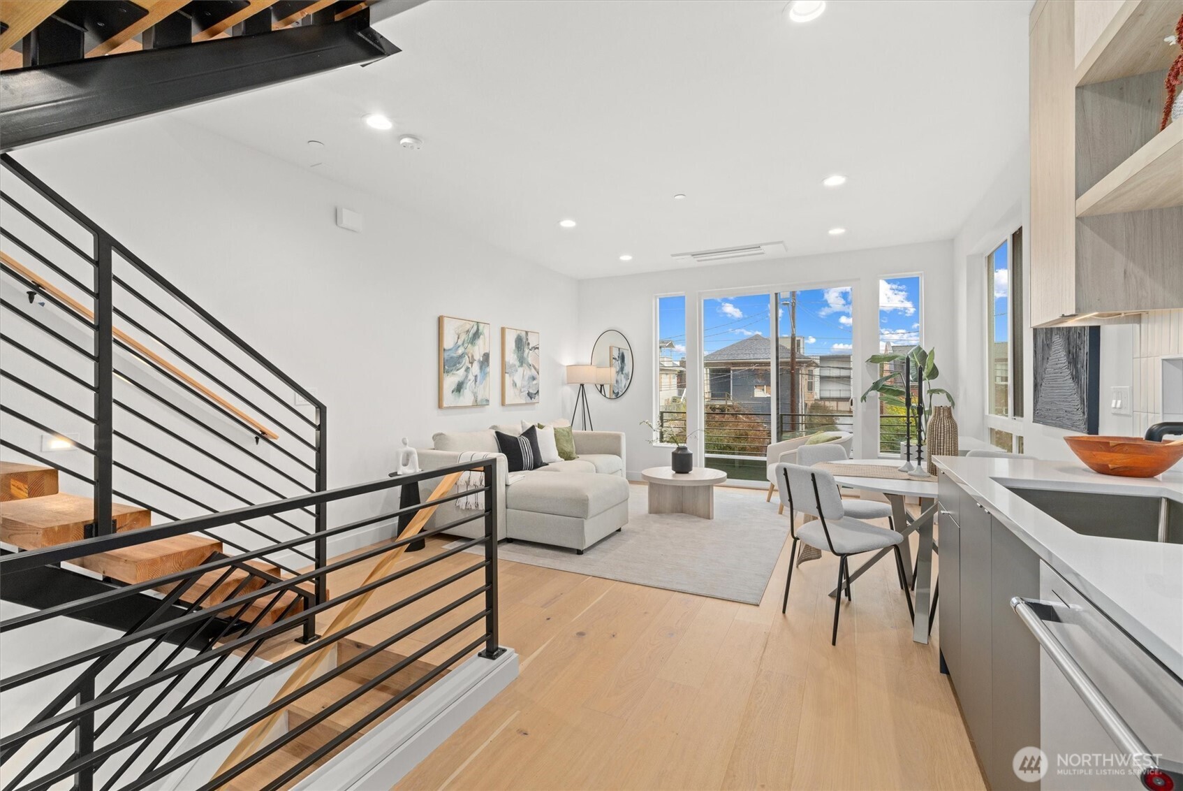 2011 Dexter Avenue N Unit: A