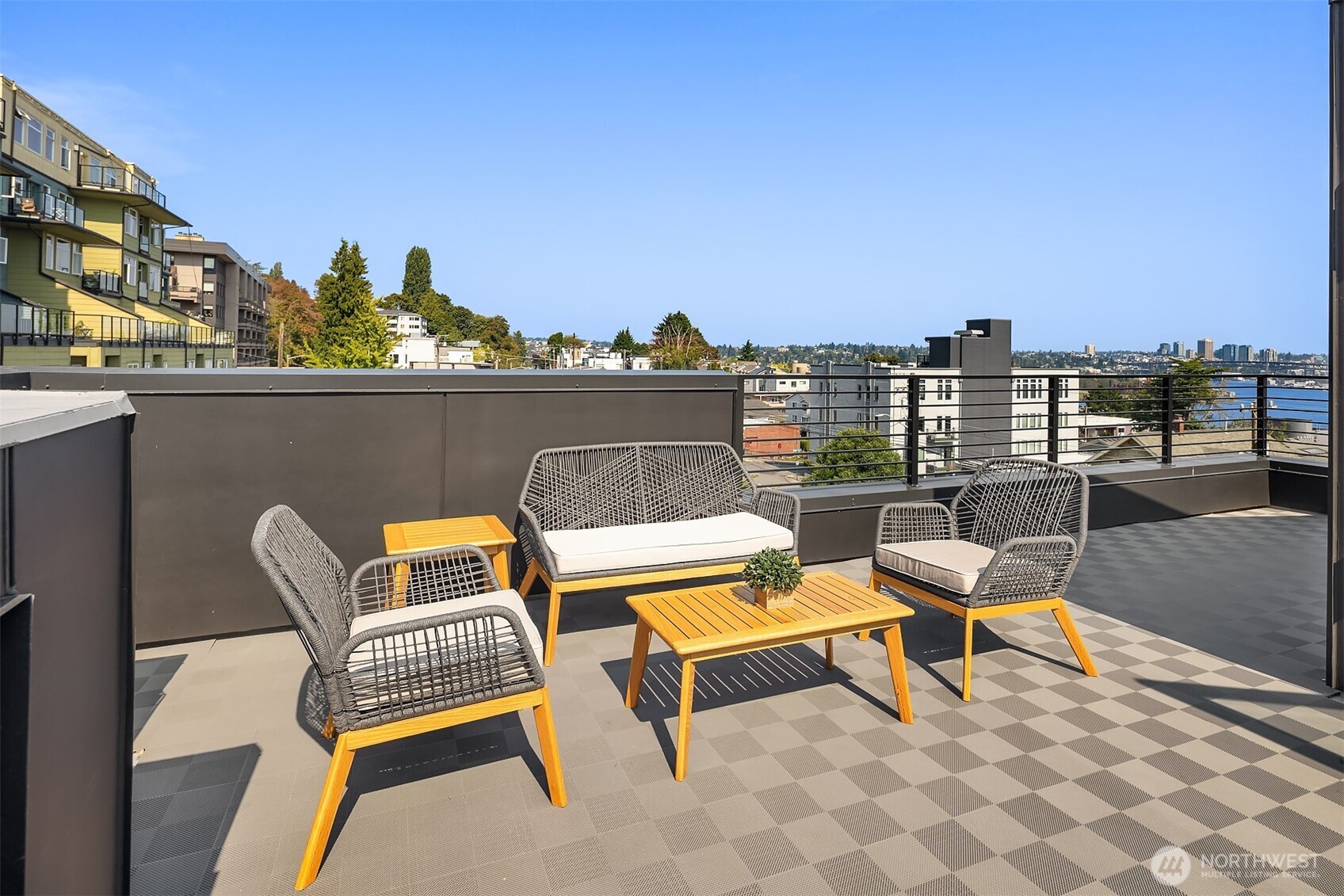 2011 Dexter Avenue N Unit: A