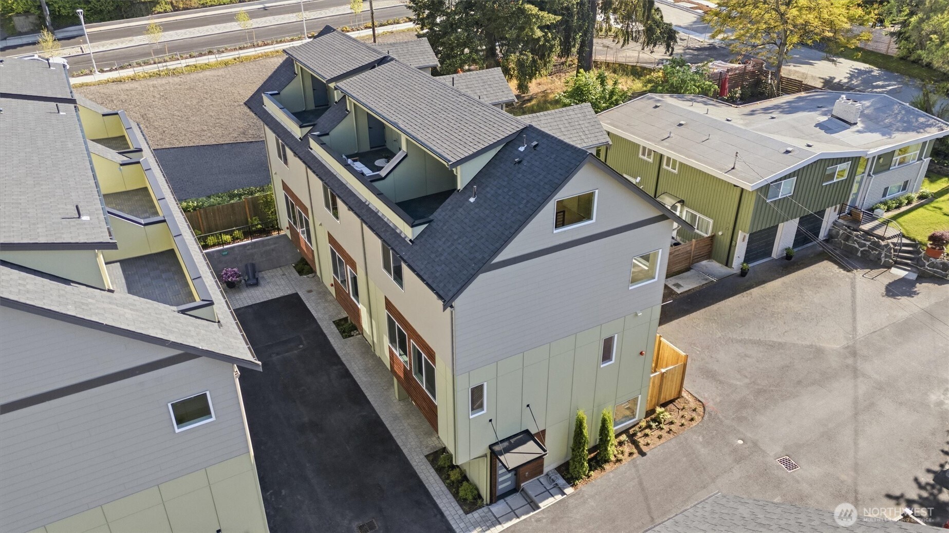 14608 Corliss Avenue N Unit: B
