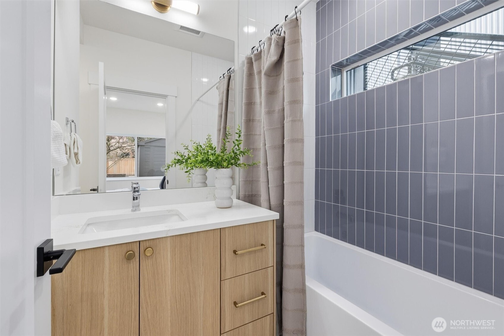 2018 Fairview Avenue E Unit: D