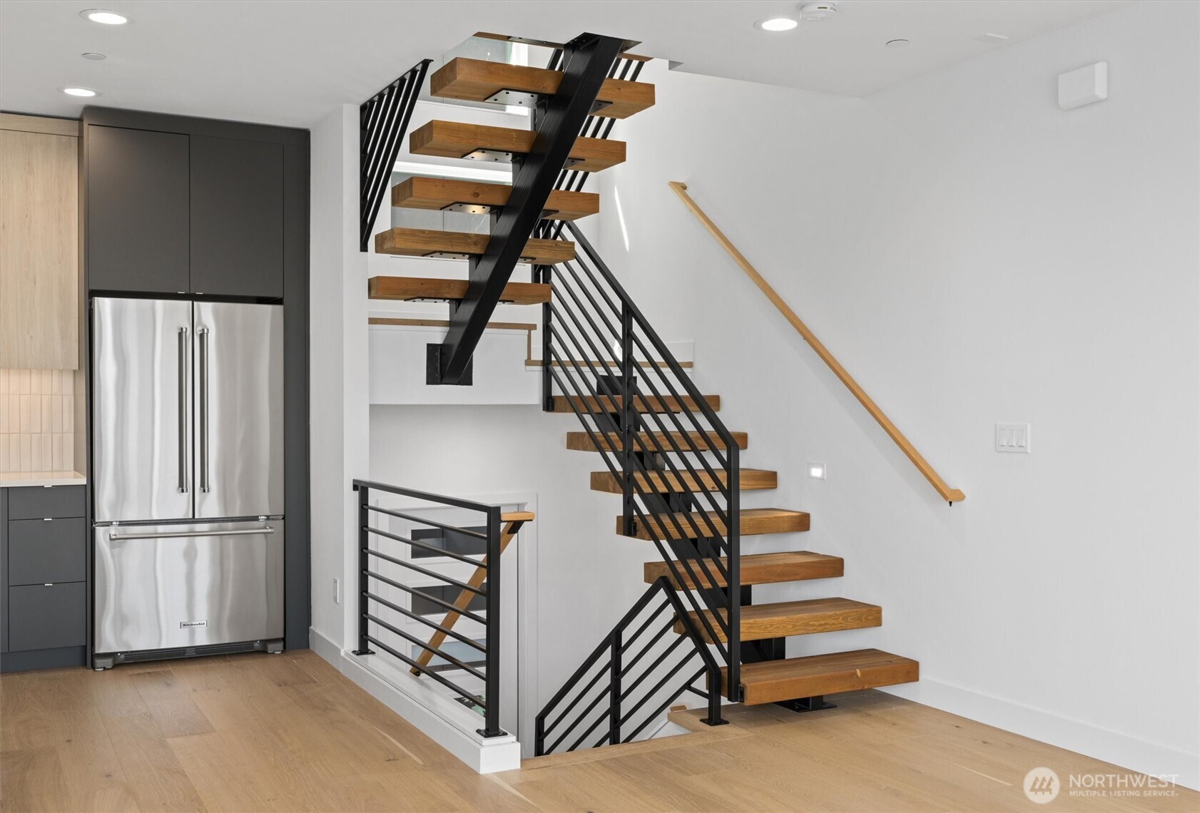 2011 Dexter Avenue N Unit: A