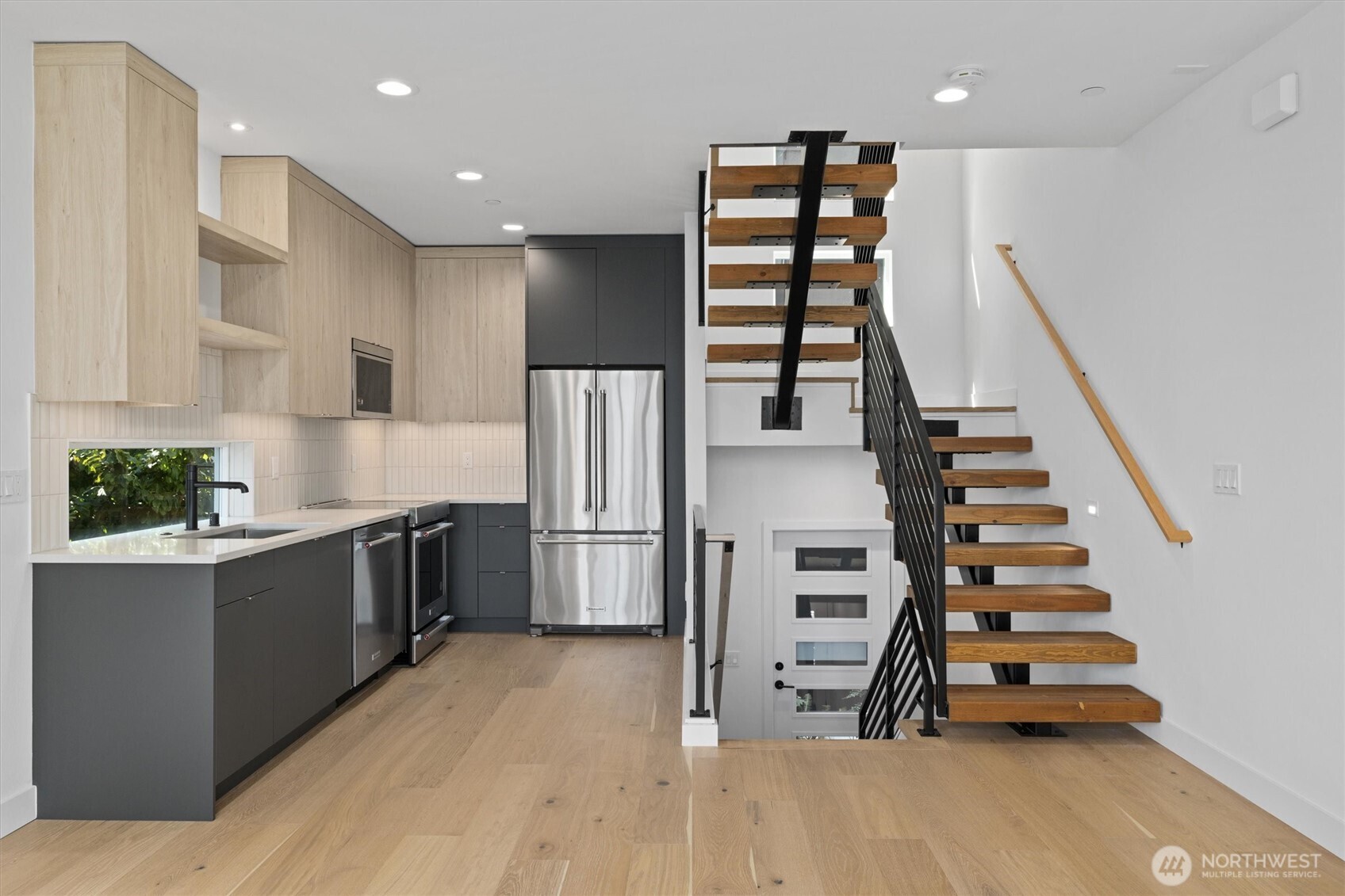 2011 Dexter Avenue N Unit: A