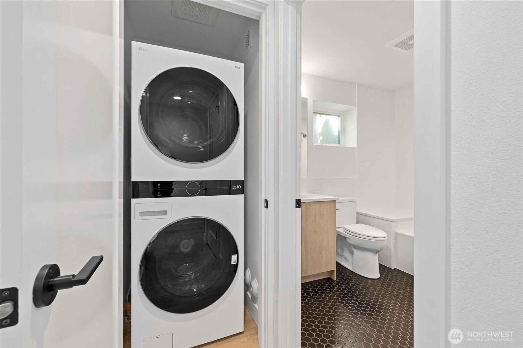 2011 Dexter Avenue N Unit: A