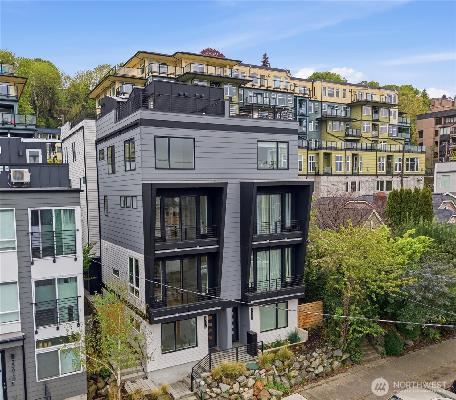 2011 Dexter Avenue N Unit: A