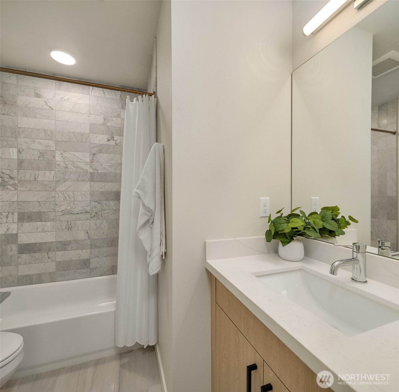 105 NW 39th Street Unit: D