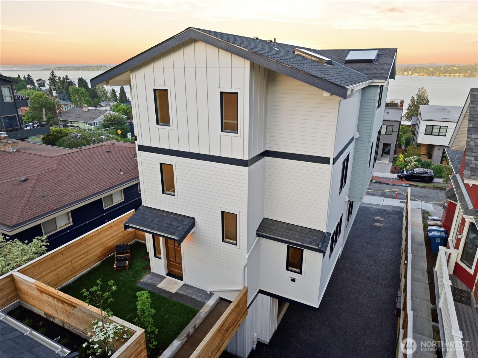 909 32nd Avenue S Unit: B