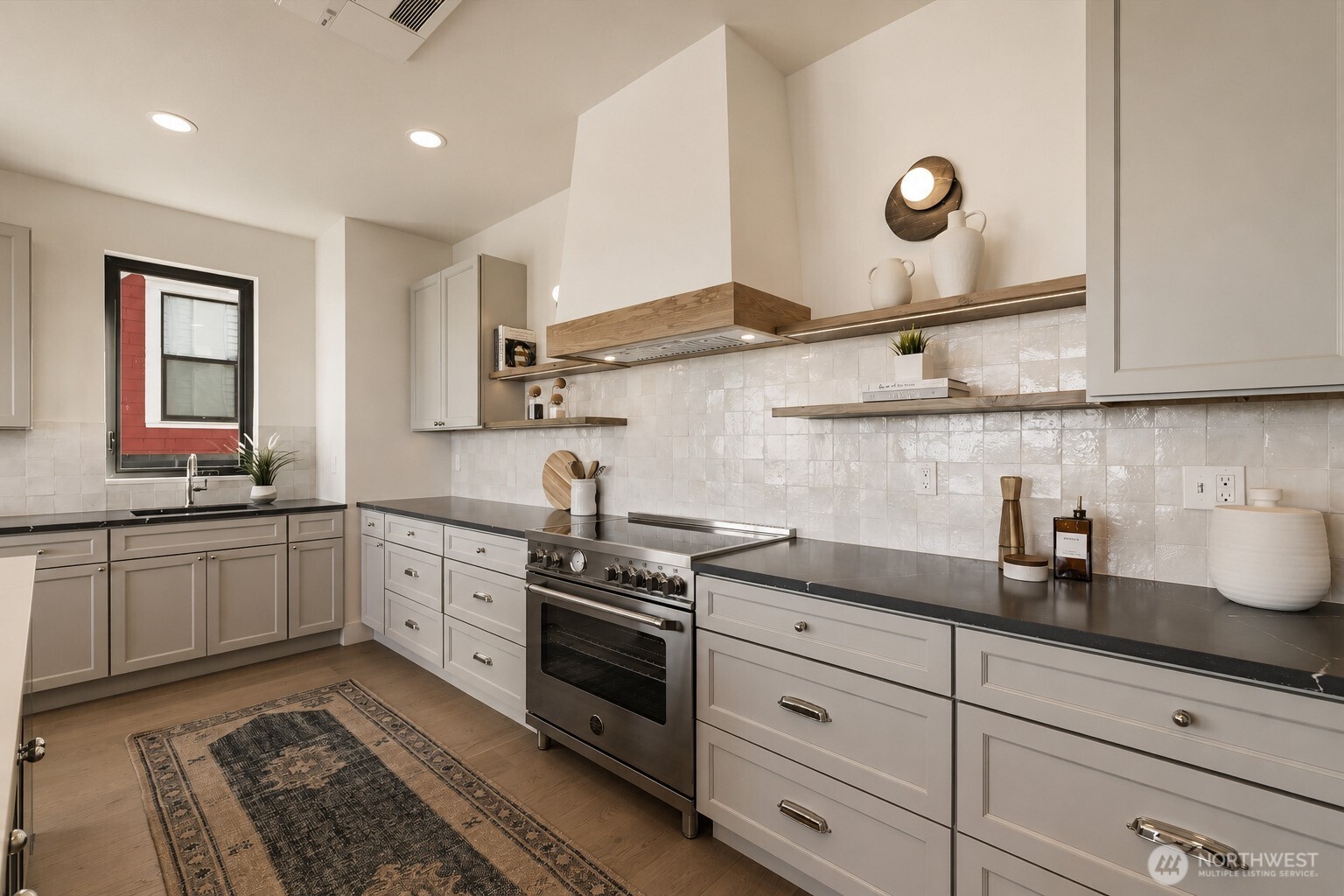 909 32nd Avenue S Unit: A