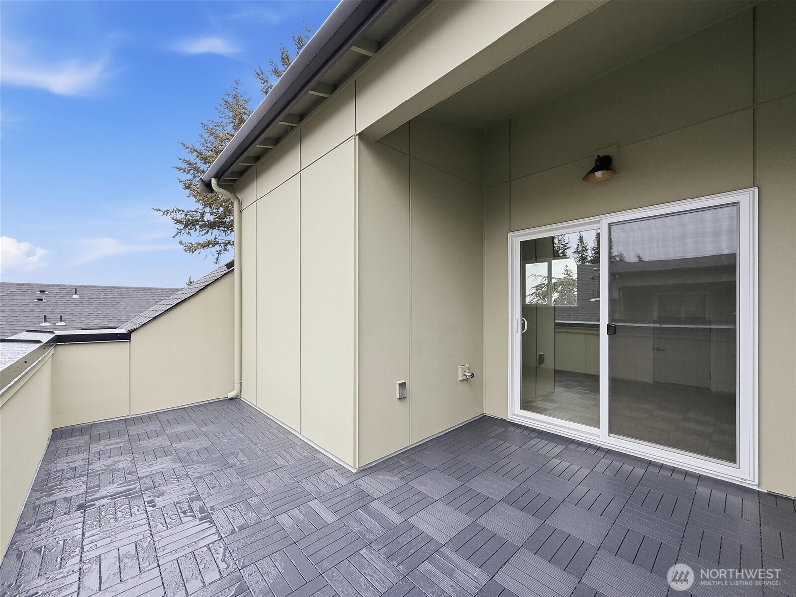 14610 Corliss Avenue N Unit: B