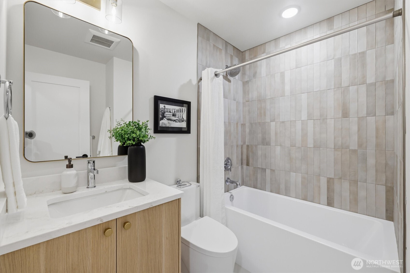 2017 Minor Avenue E