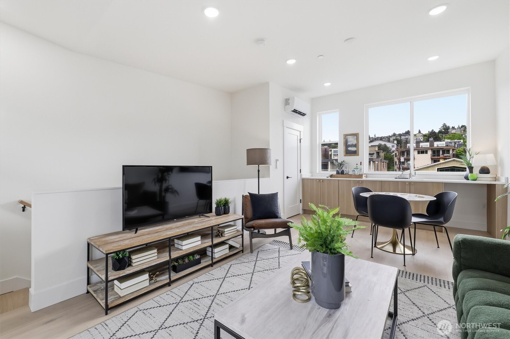 2017 Minor Avenue E