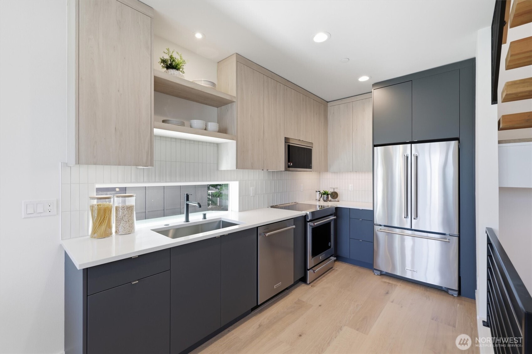 2011 Dexter Avenue N Unit: A