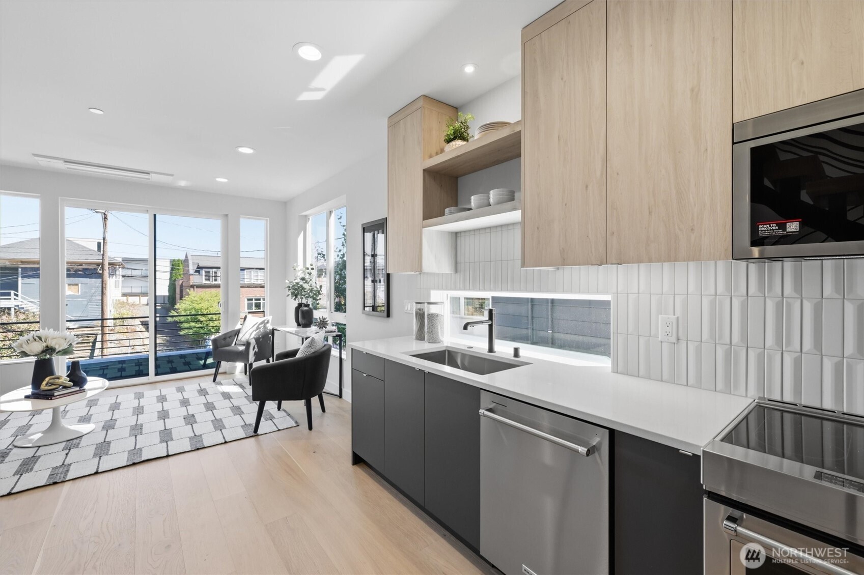 2011 Dexter Avenue N Unit: A