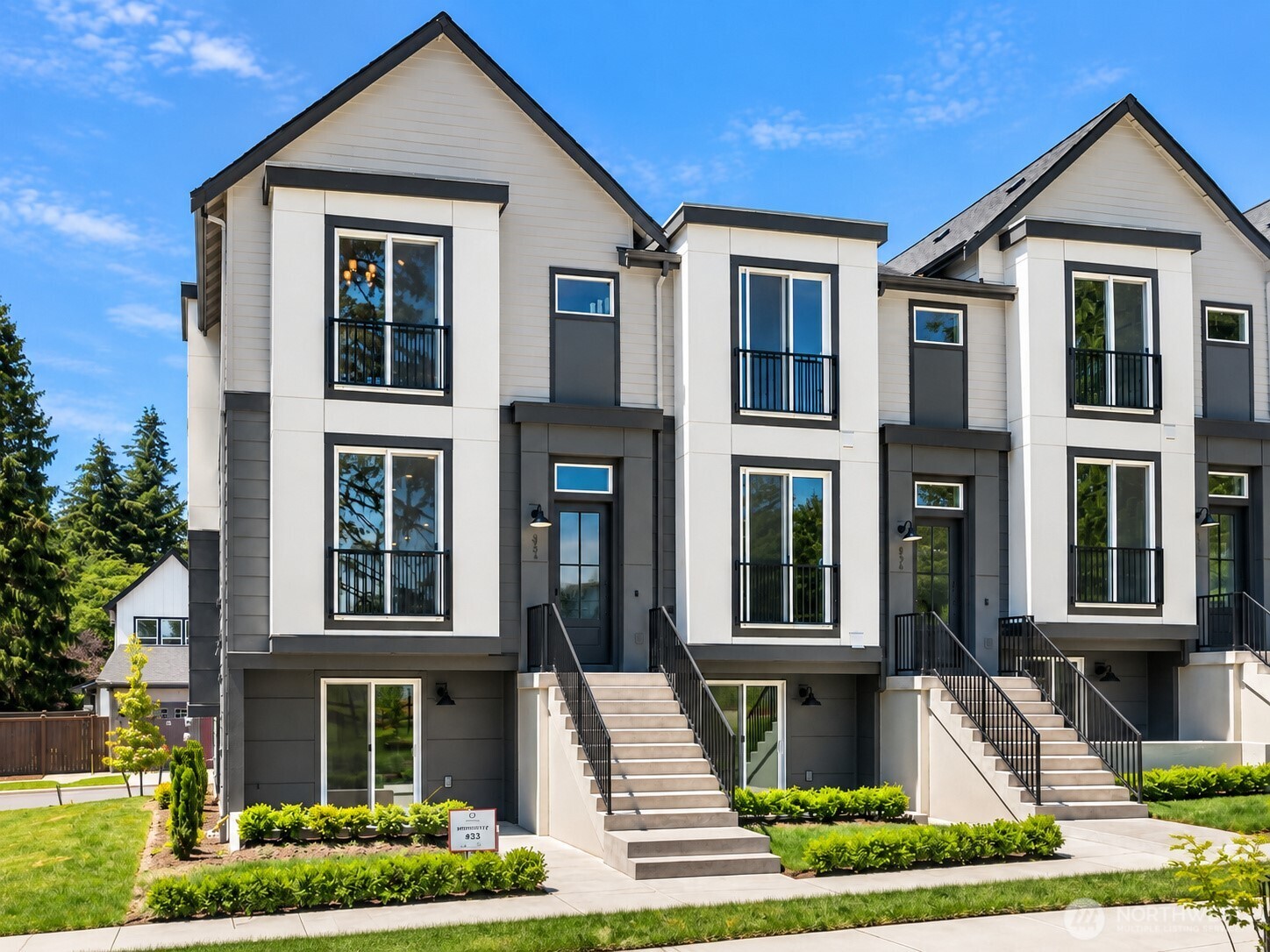425 Parkside Walk