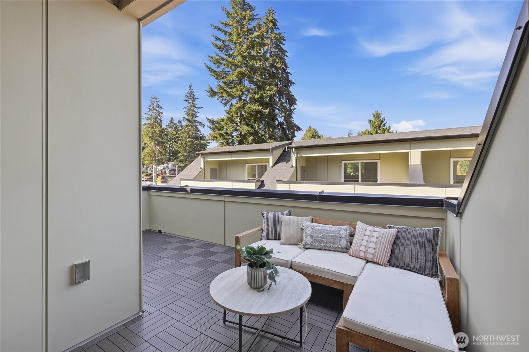 14610 Corliss Avenue N Unit: B
