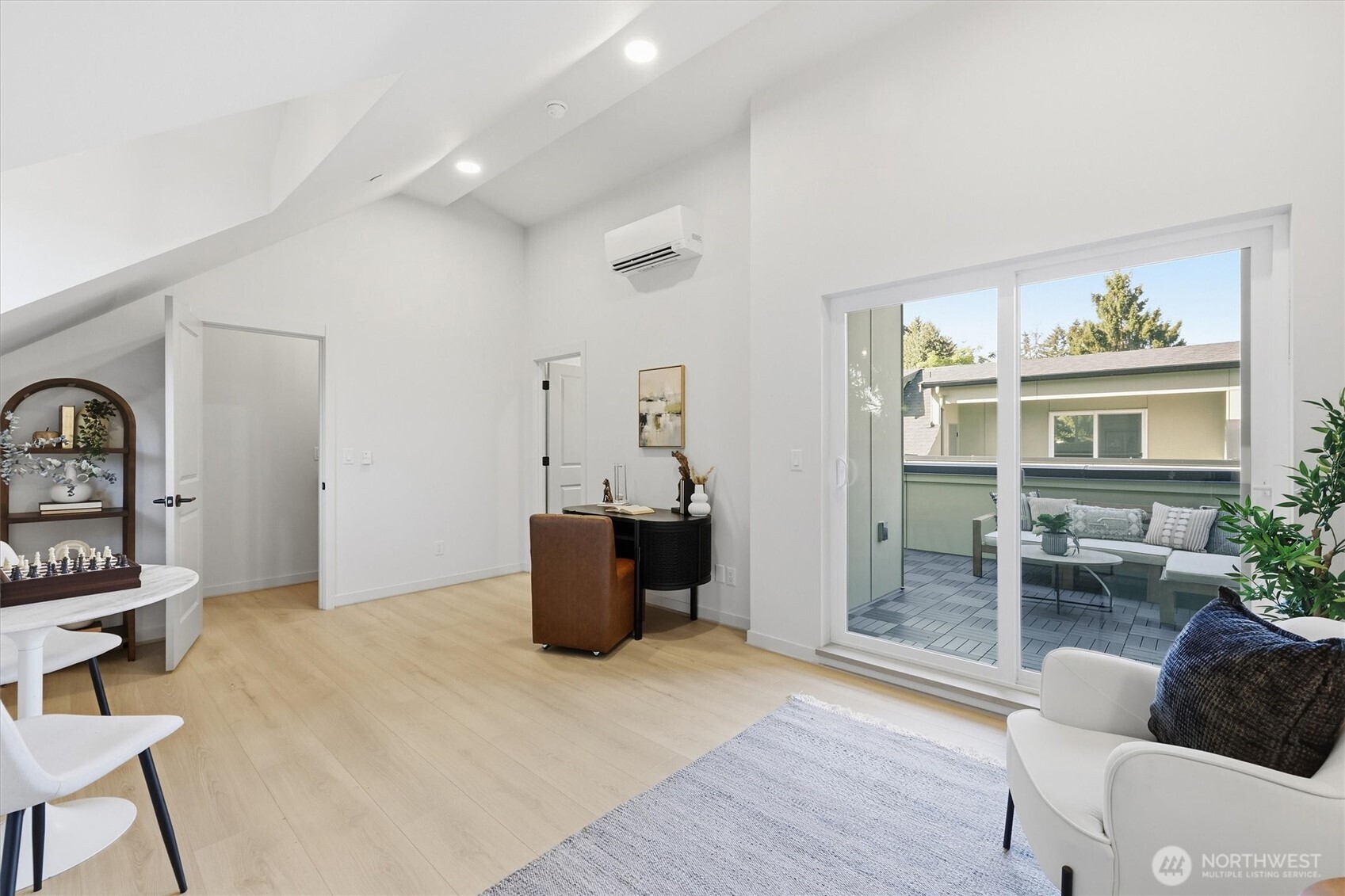 14610 Corliss Avenue N Unit: B