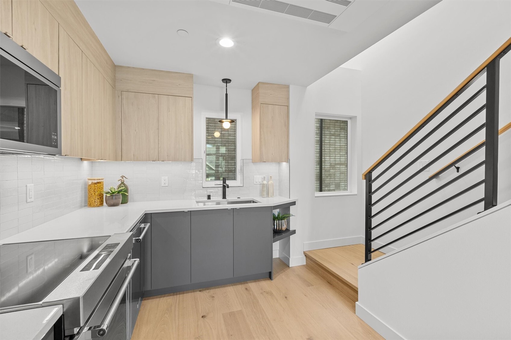222 10th Avenue E Unit: D