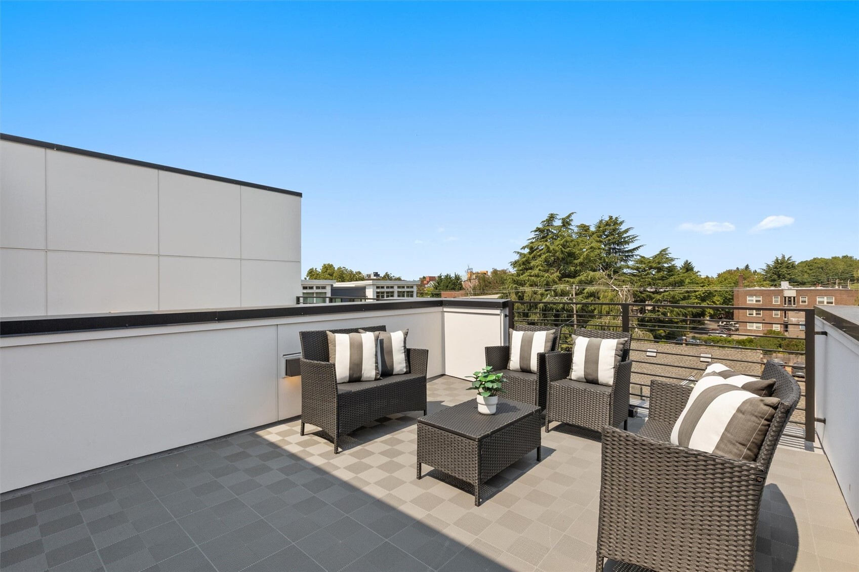 222 10th Avenue E Unit: D