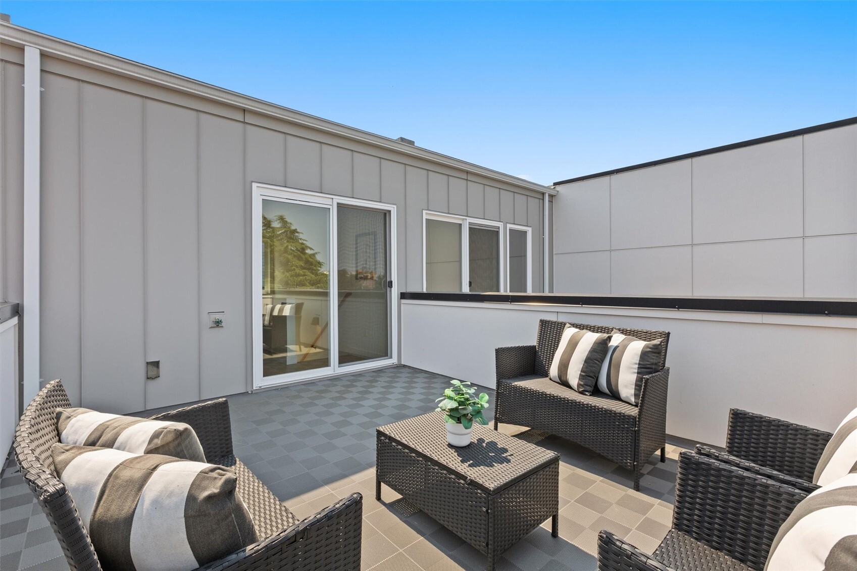 222 10th Avenue E Unit: D