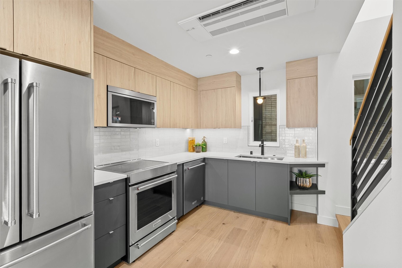 222 10th Avenue E Unit: D