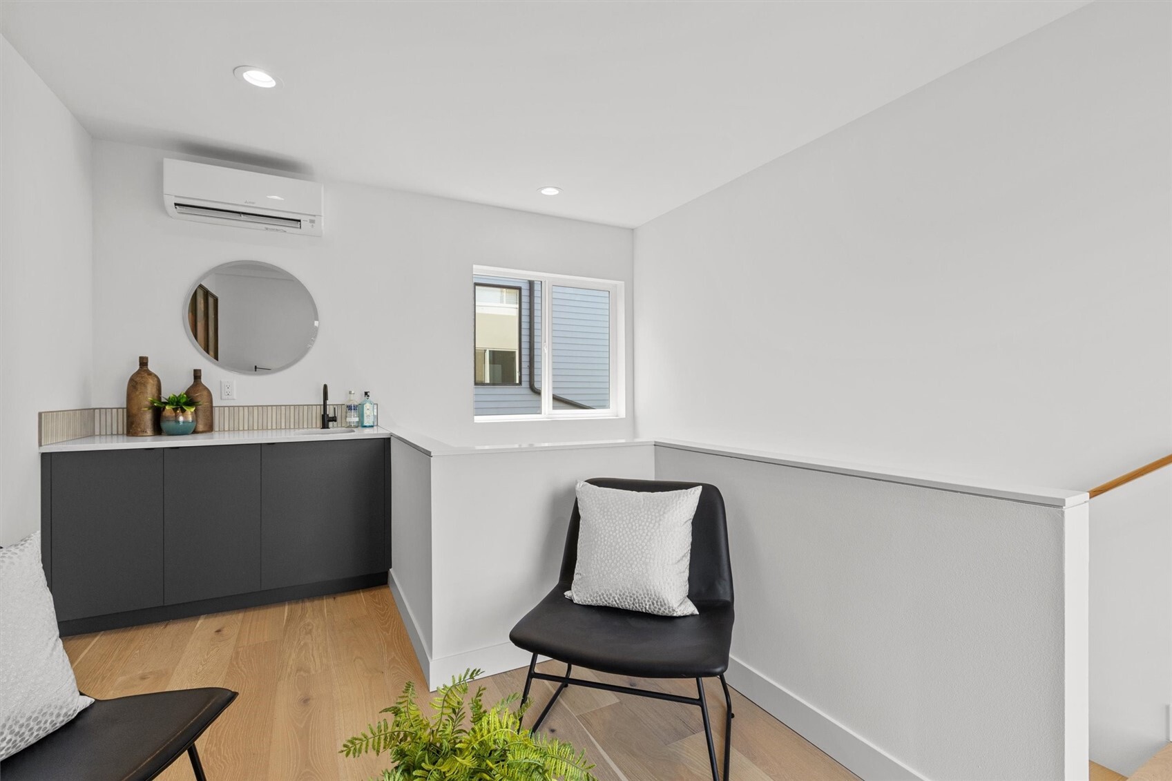222 10th Avenue E Unit: D