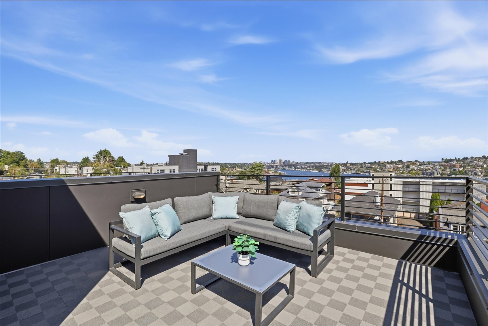 2011 Dexter Avenue N Unit: A