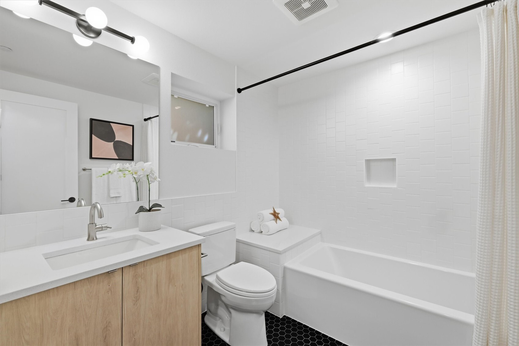 2011 Dexter Avenue N Unit: A