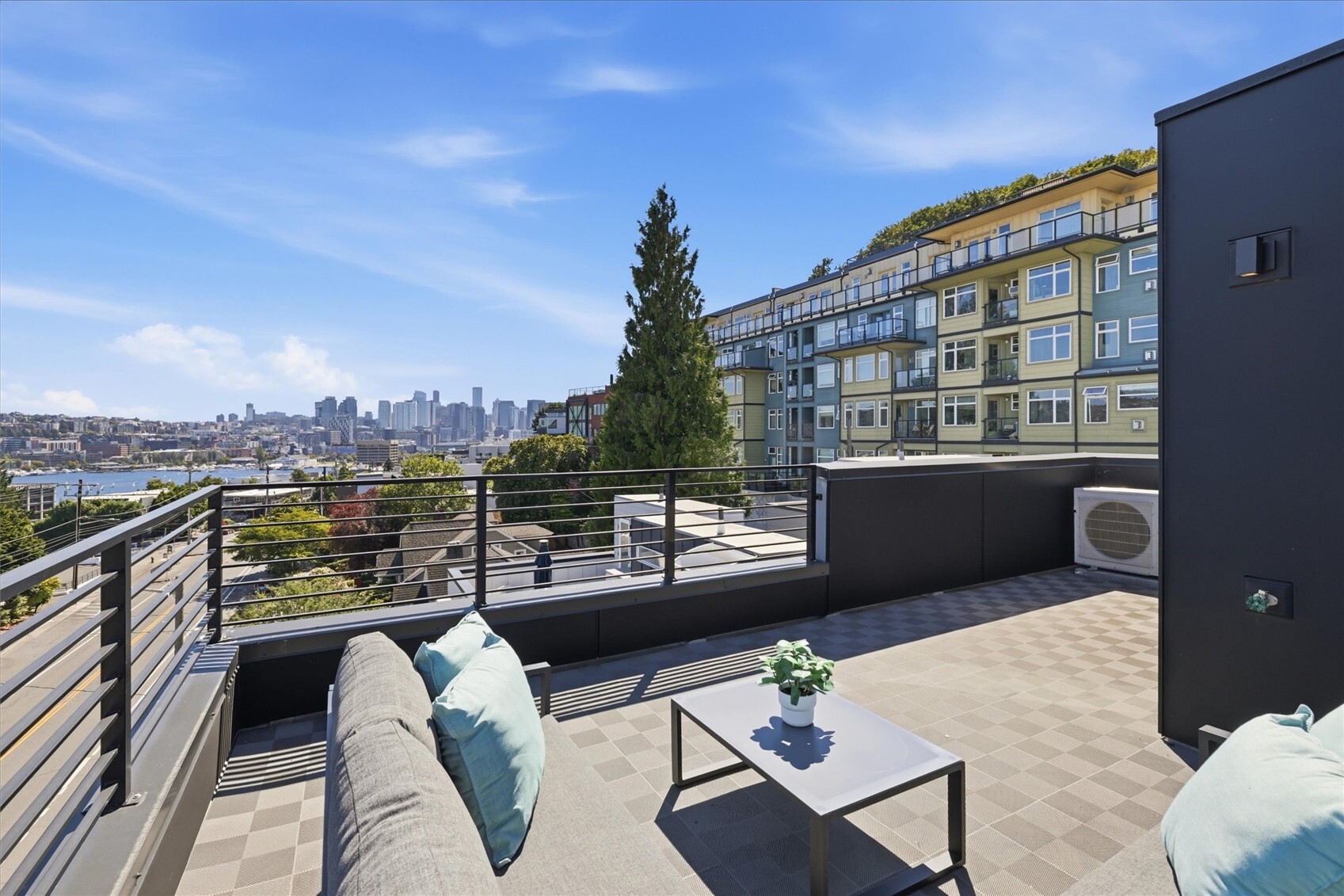 2011 Dexter Avenue N Unit: A