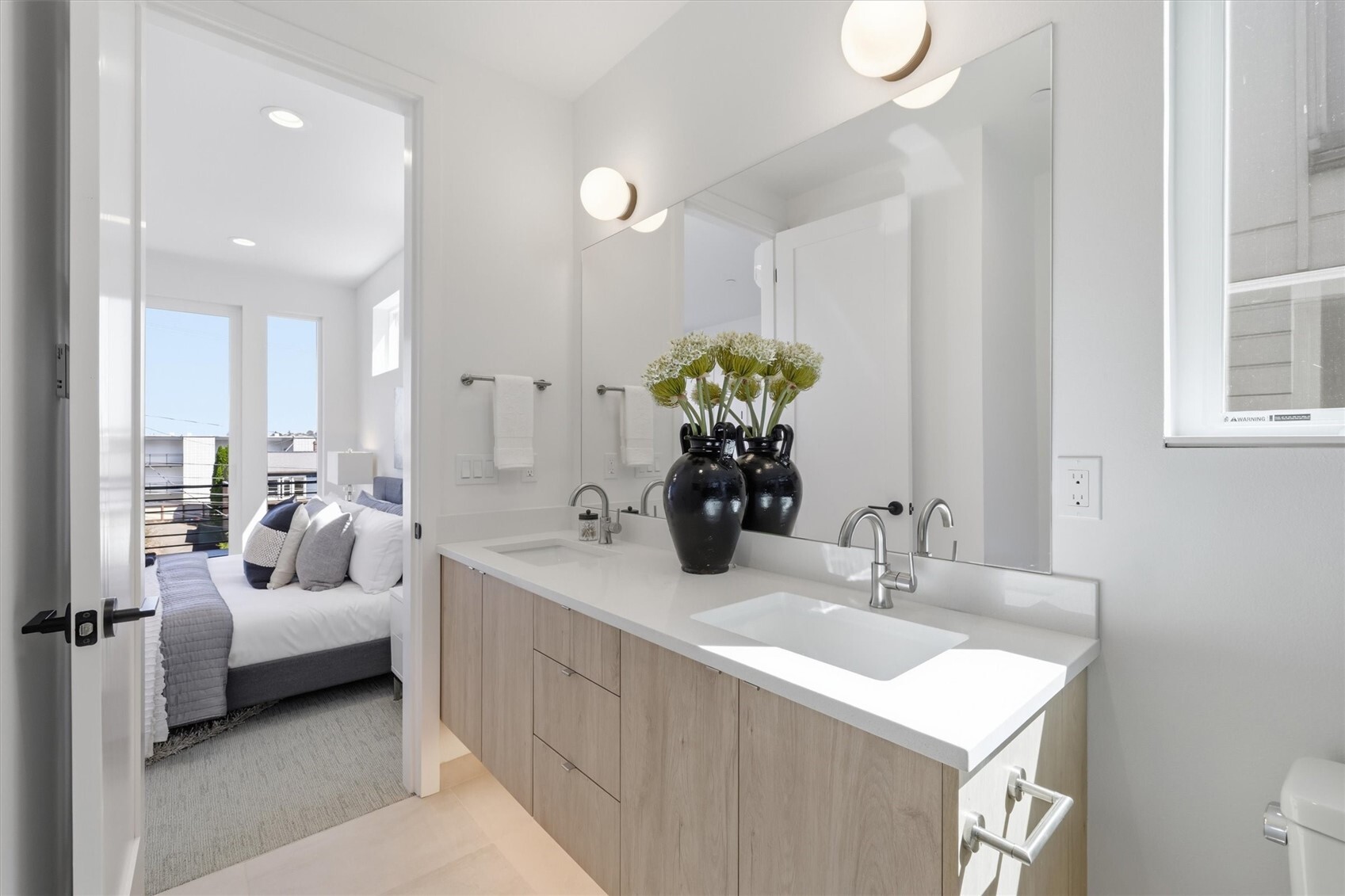 2011 Dexter Avenue N Unit: A