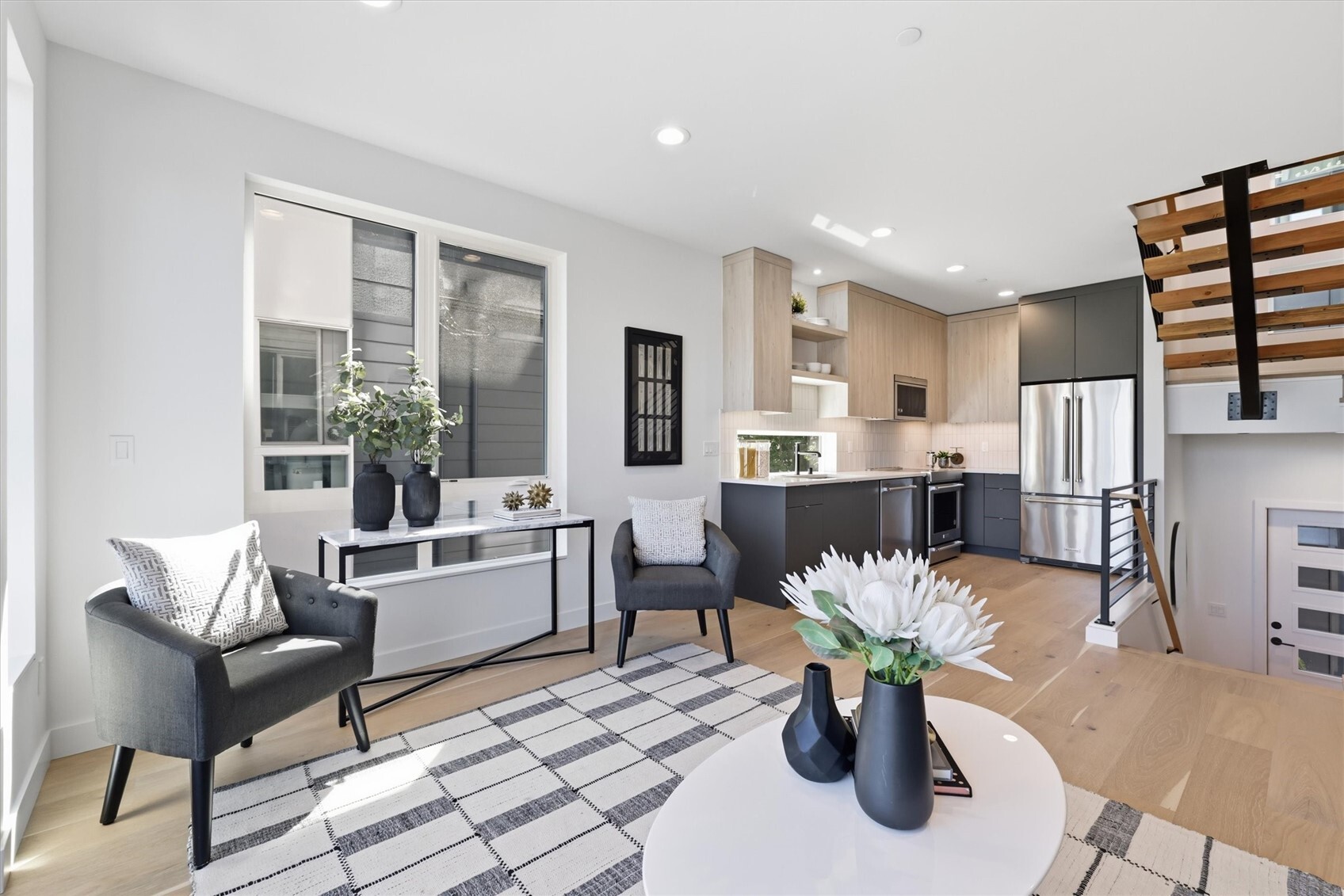 2011 Dexter Avenue N Unit: A