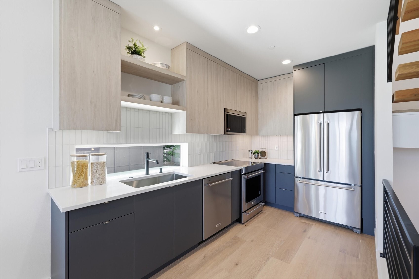 2011 Dexter Avenue N Unit: A