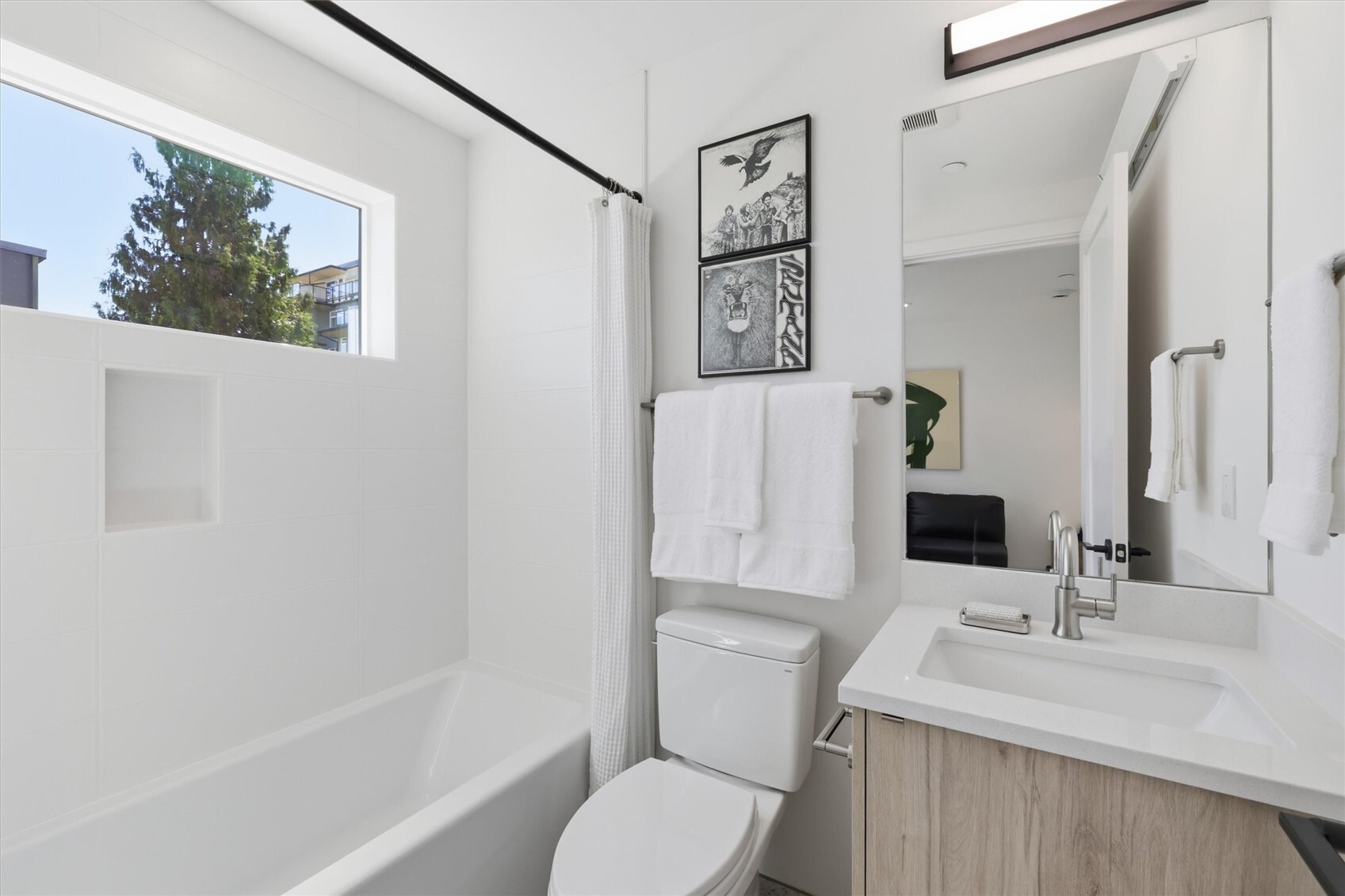 2011 Dexter Avenue N Unit: A