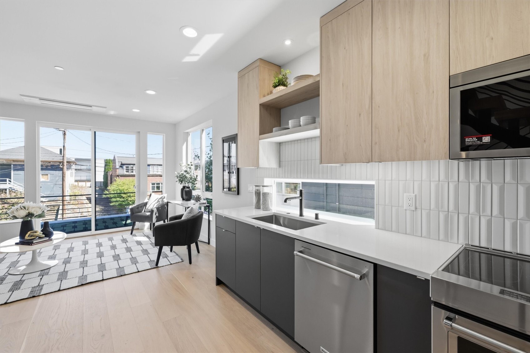 2011 Dexter Avenue N Unit: A