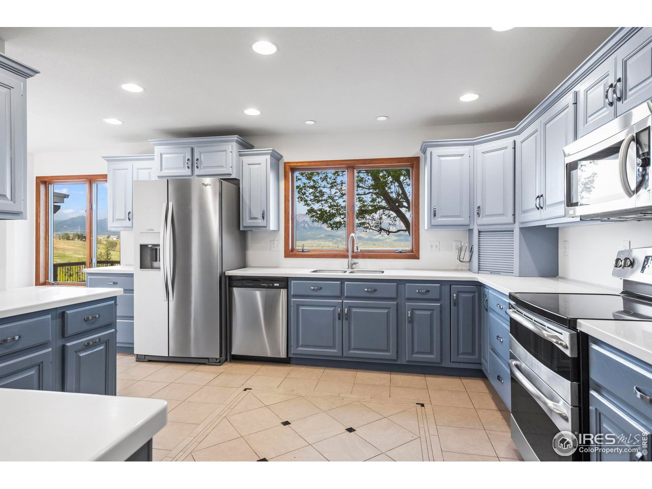 375 Majestic View Dr