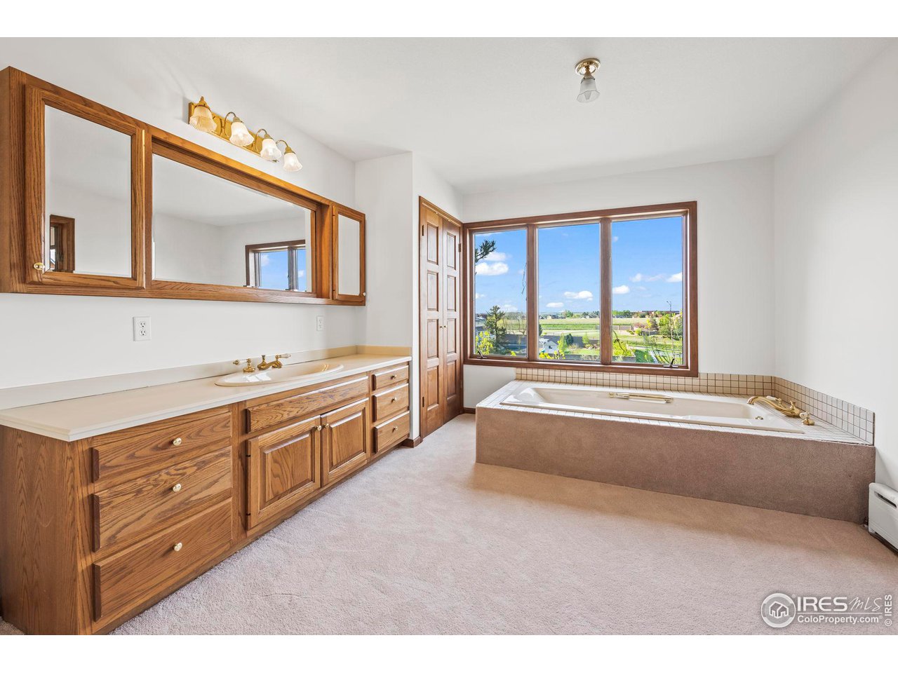 375 Majestic View Dr