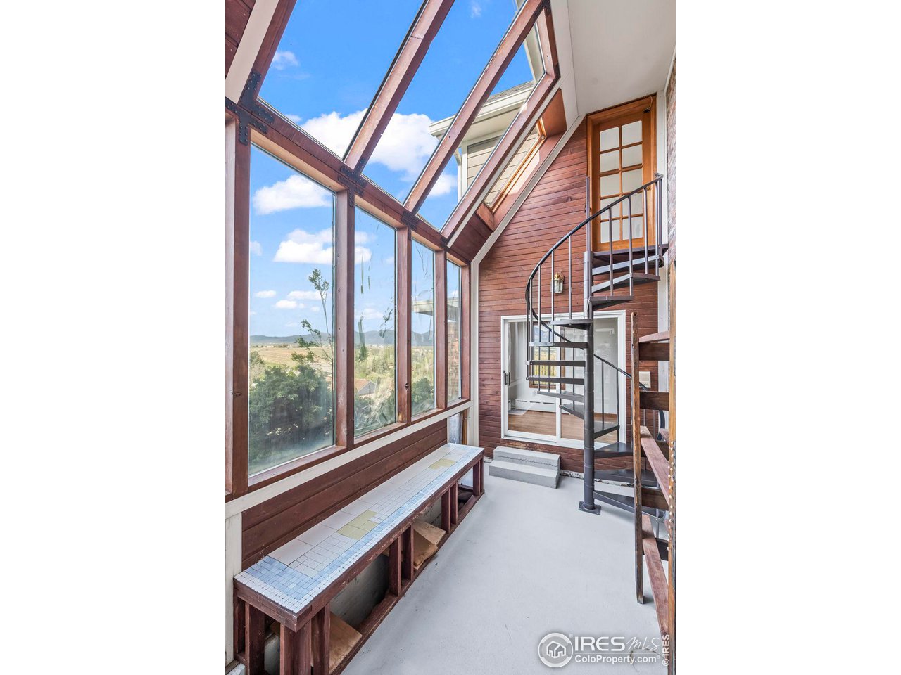 375 Majestic View Dr