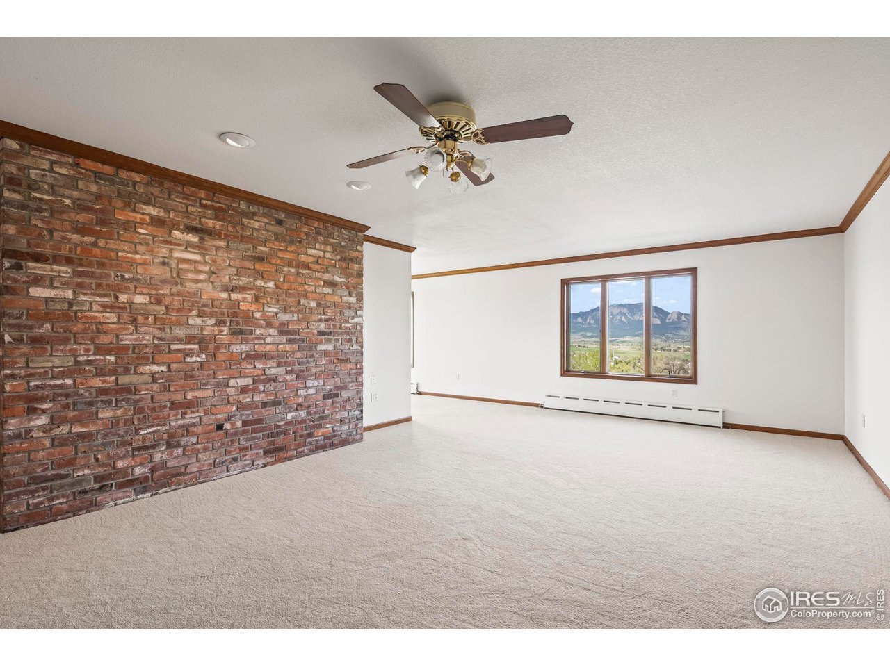 375 Majestic View Dr