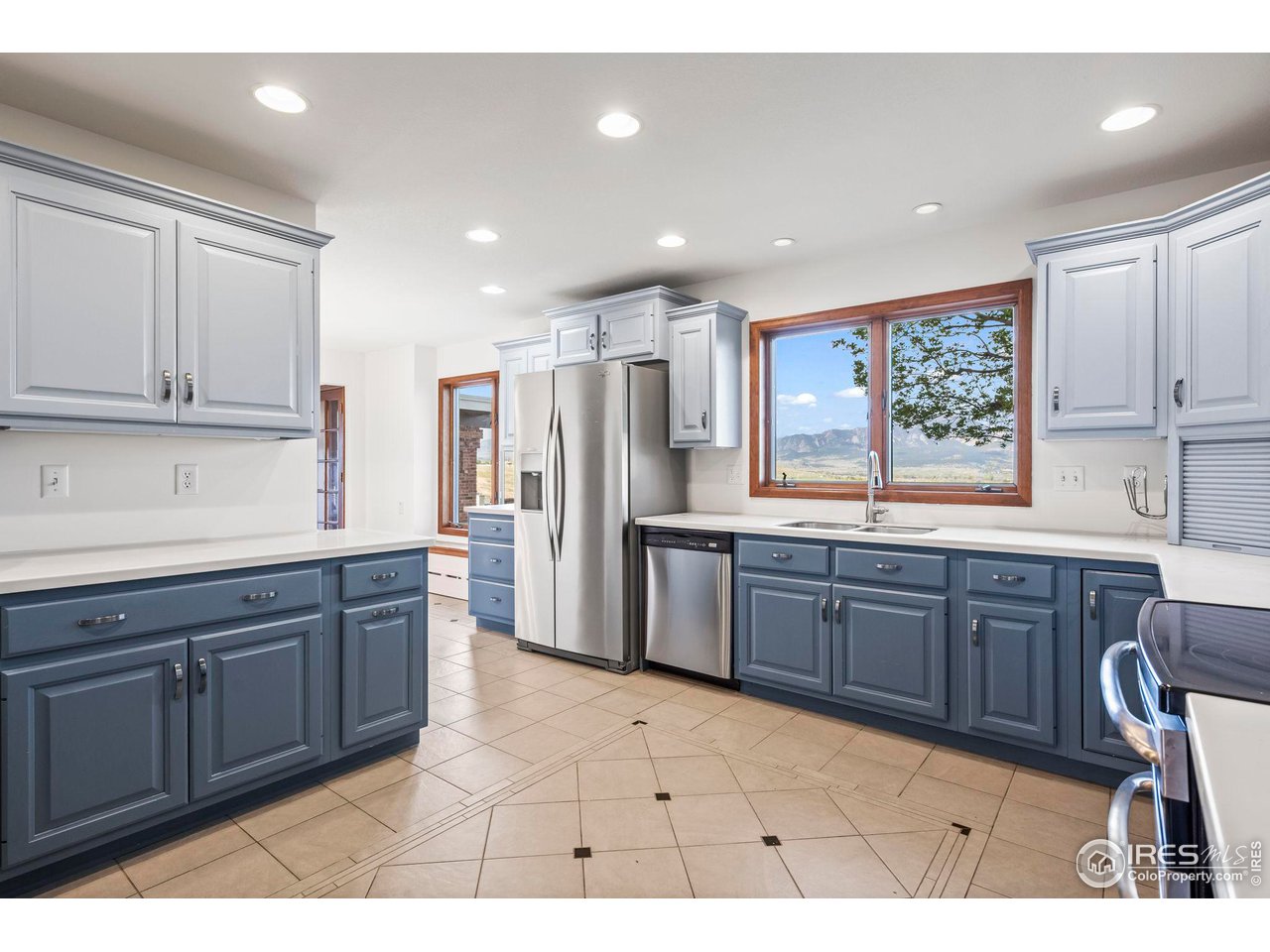 375 Majestic View Dr